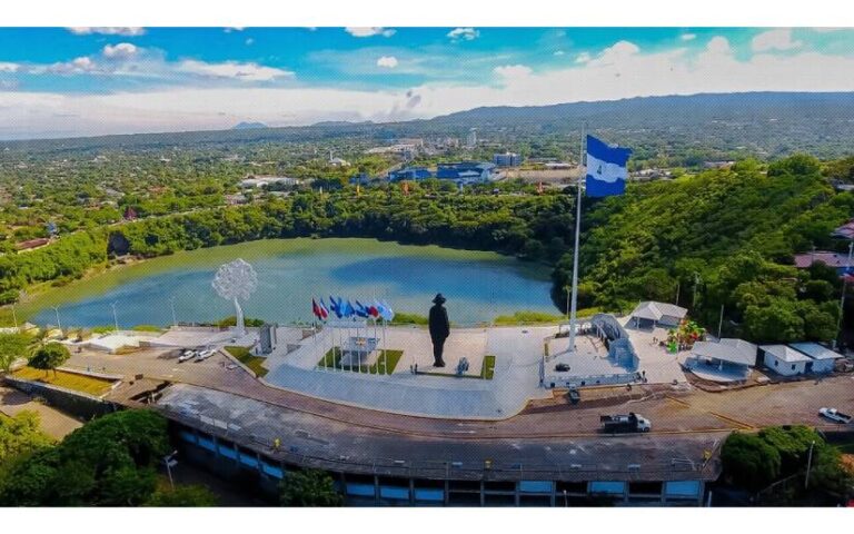 Pueblo de Nicaragua camina confiando de la mano de Dios