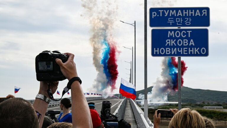 Inauguran puente vehicular entre Rusia y RPDC