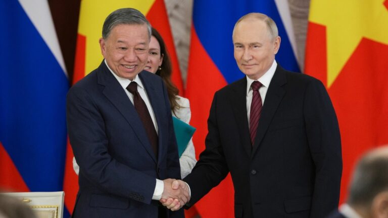 Presidentes de Rusia y Vietnam sostiene una reunión