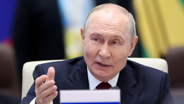 Putin expresa solidaridad de Rusia con Irán en la lucha por sus intereses