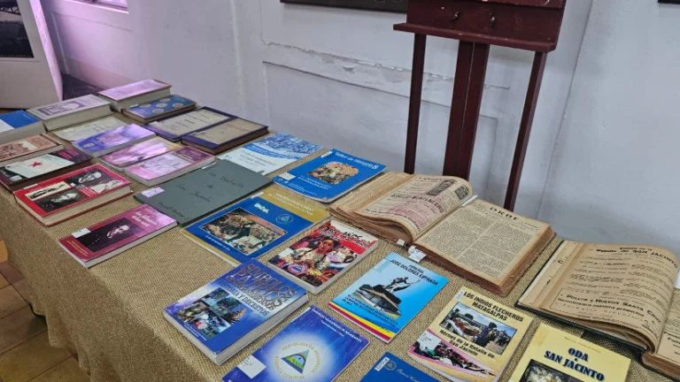 Presentan exposición por los héroes de San Jacinto