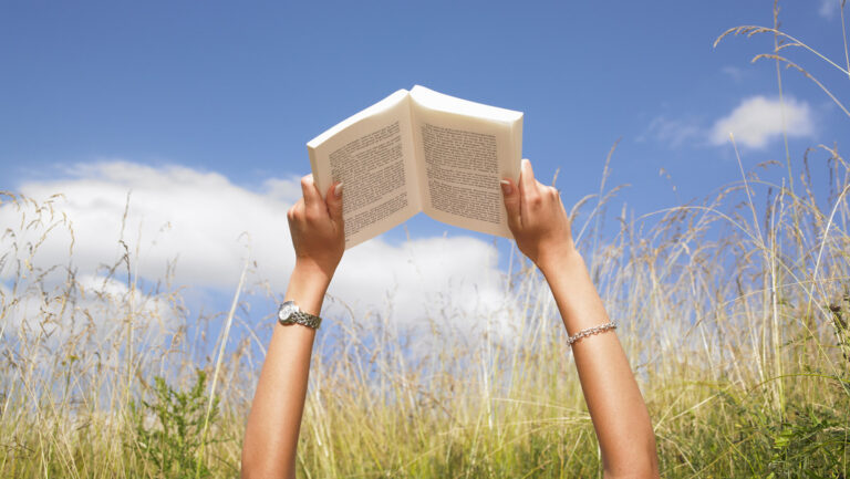 Leer por placer beneficia la salud mental y el rendimiento cognitivo
