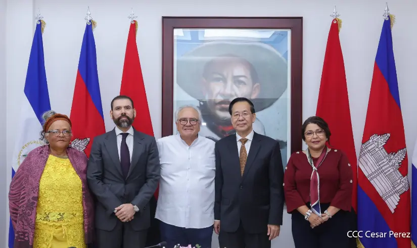 Delegación de Camboya se reúne con Junta Directiva de la Asamblea Nacional