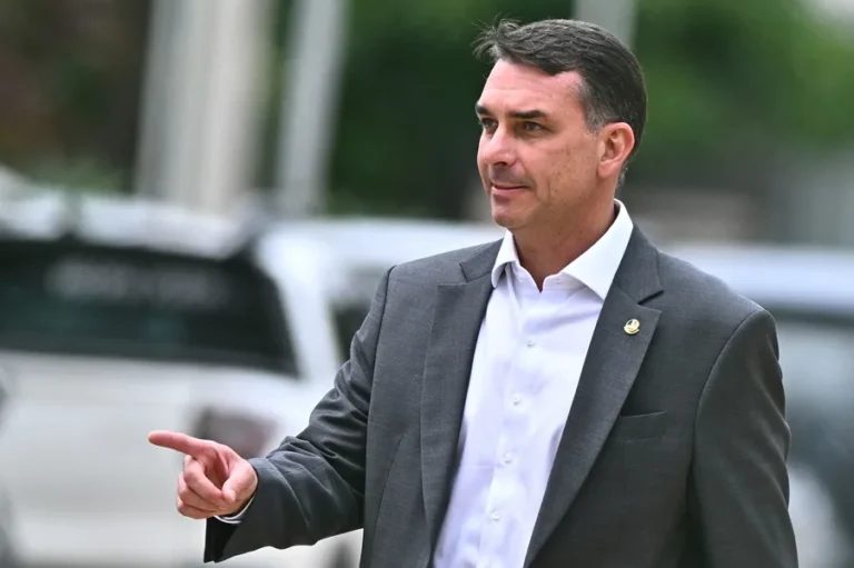 Abren investigación contra Flávio Bolsonaro por presunto lavado de dinero
