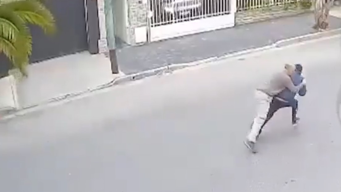 De pasear a su bebé a derribar a un ladrón
