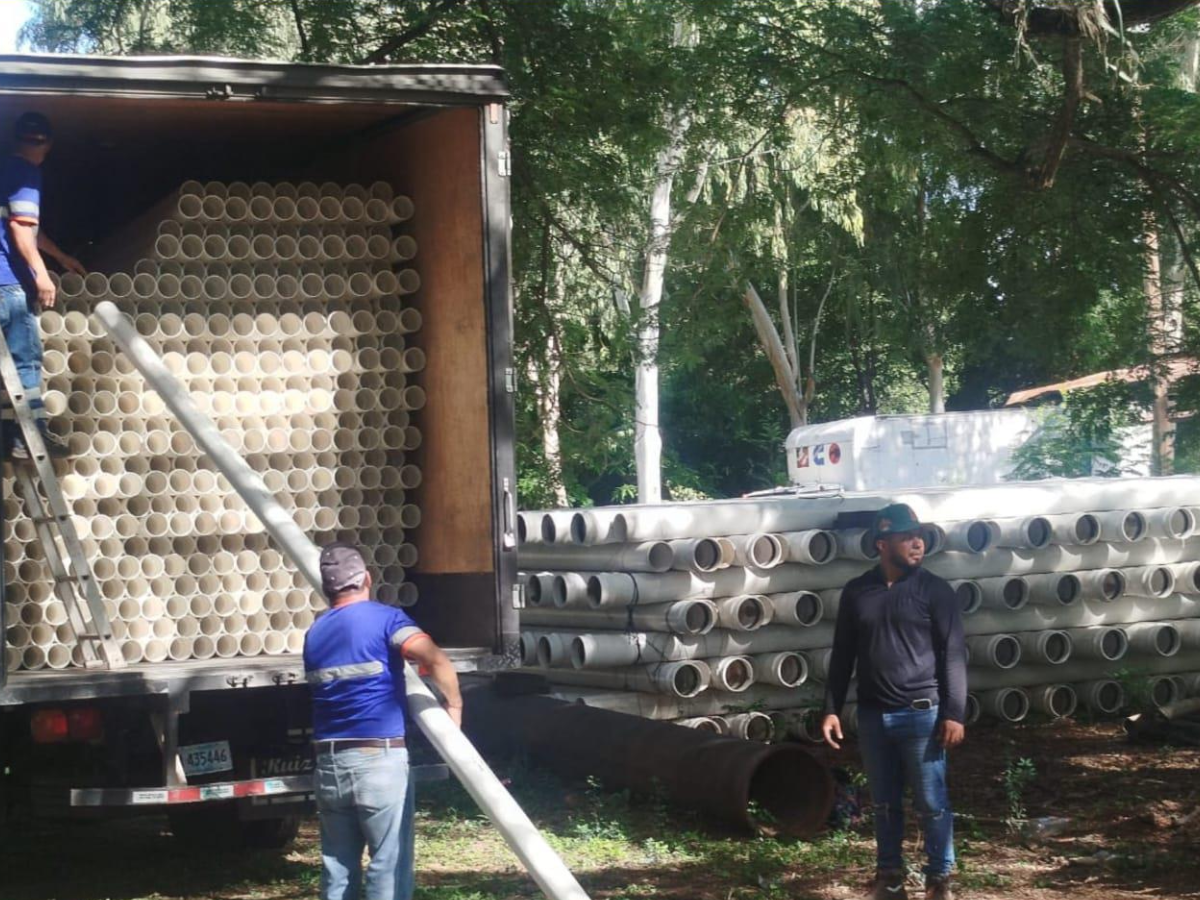 ENACAL recibe 90 kilómetros de tuberías para fortalecer proyectos de agua y saneamiento