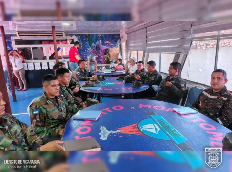 Ejército de Nicaragua participa en jornada de formación ambiental en el lago de Managua