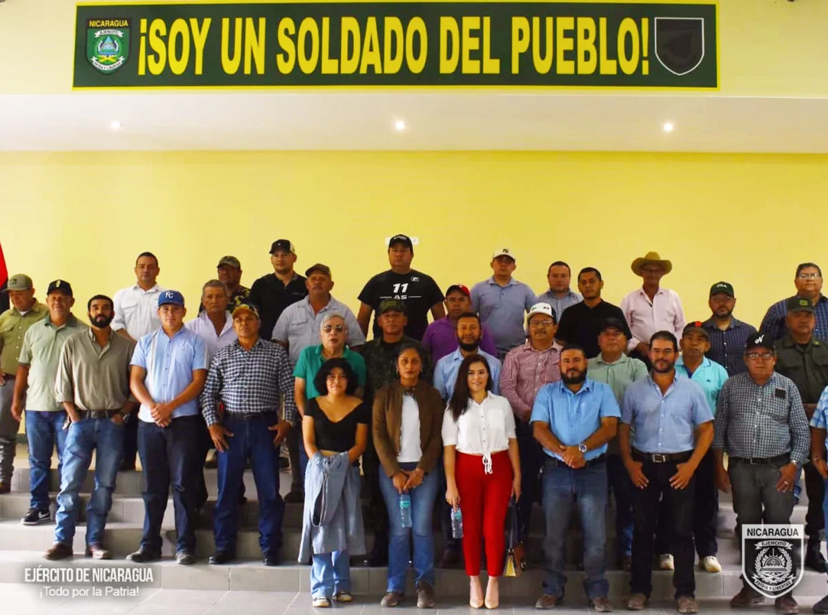 Ejército de Nicaragua sostiene reunión con productores de café