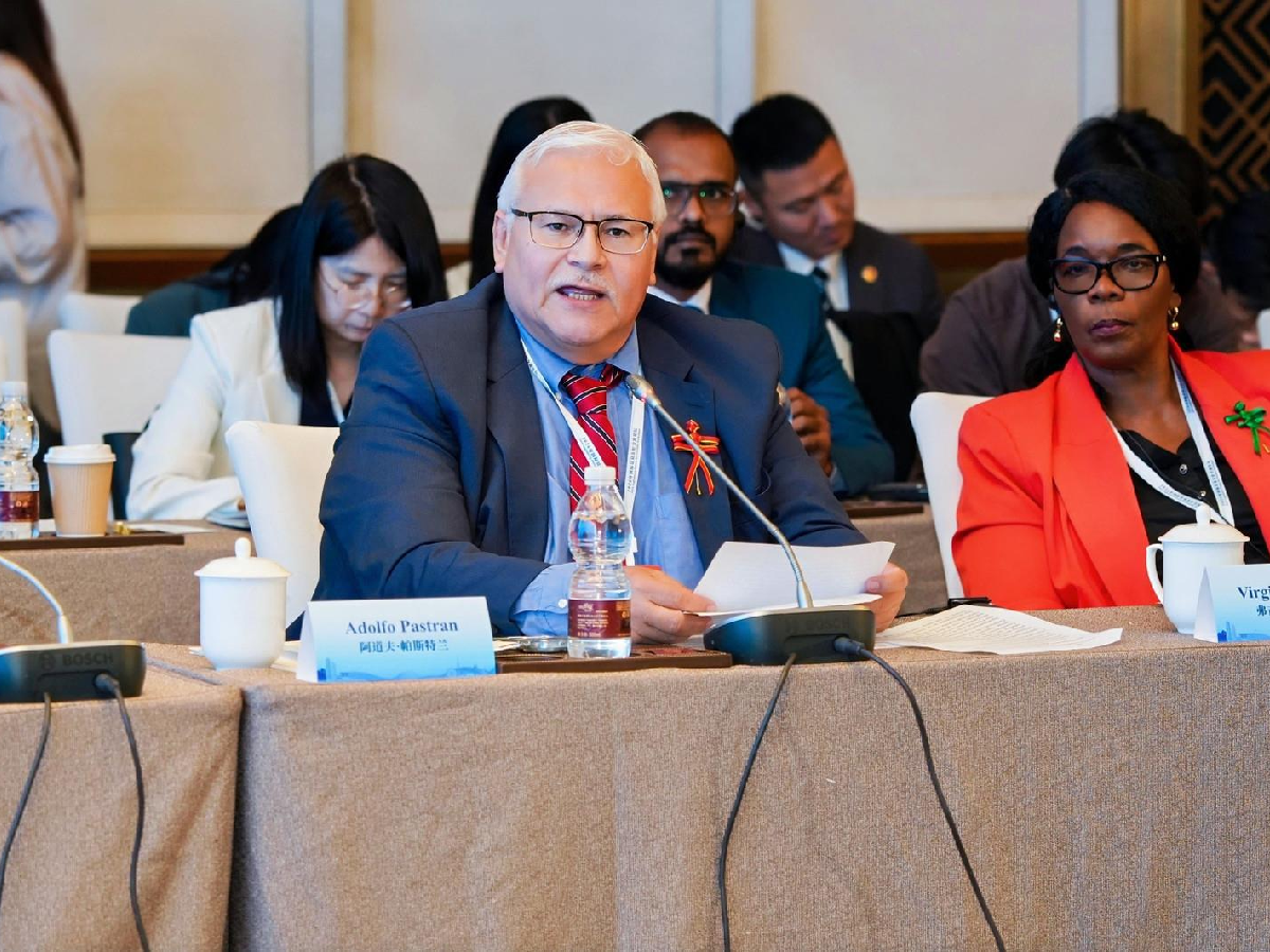 En Foro de Legisladores en China