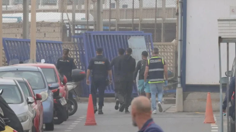 Regresan a Marruecos 1.200 migrantes que estaban en Ceuta