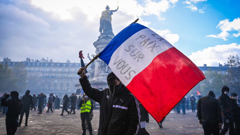 Francia prohíbe manifestaciones para los próximos días