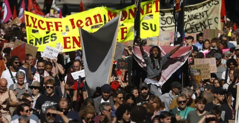 Francia enfrenta nueva semana de protestas por salarios, educación y servicios públicos