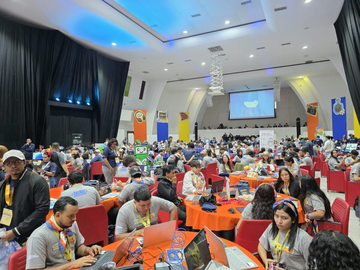 Inicia Hackaton 2026 con 100 equipos y 483 mentes creativas