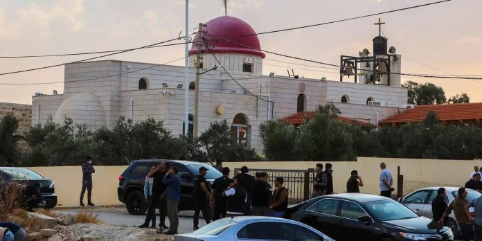 Jordania decreta tres días de luto nacional tras ataque mortal contra una iglesia