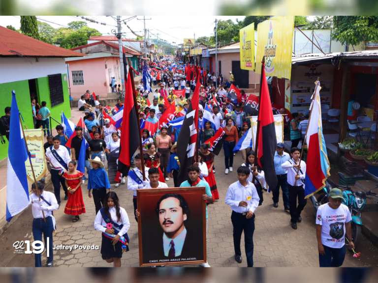 Juventud de Granada rinde homenaje al Comandante Pedro Aráuz Palacios en su 49.º aniversario