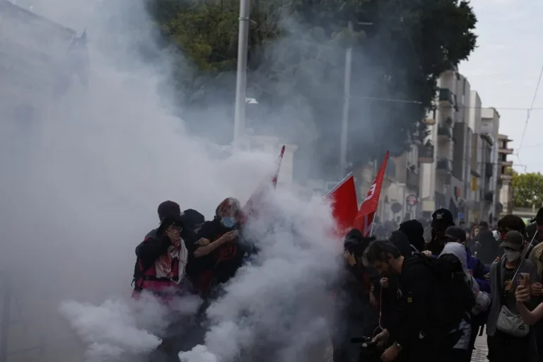 Más de 200 estudiantes resultan heridos durante protestas en Francia