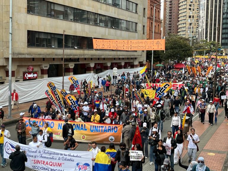 Miles de colombianos protestan contra el Gobierno de Abelardo de la Espriella