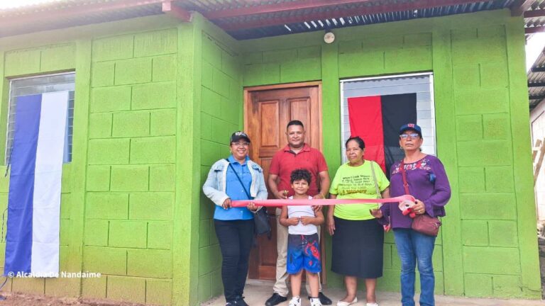 Tres familias de Nandaime reciben su nueva casa