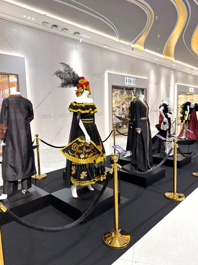 Nicaragua exhibe su traje folclórico en muestra internacional de seda en Tailandia