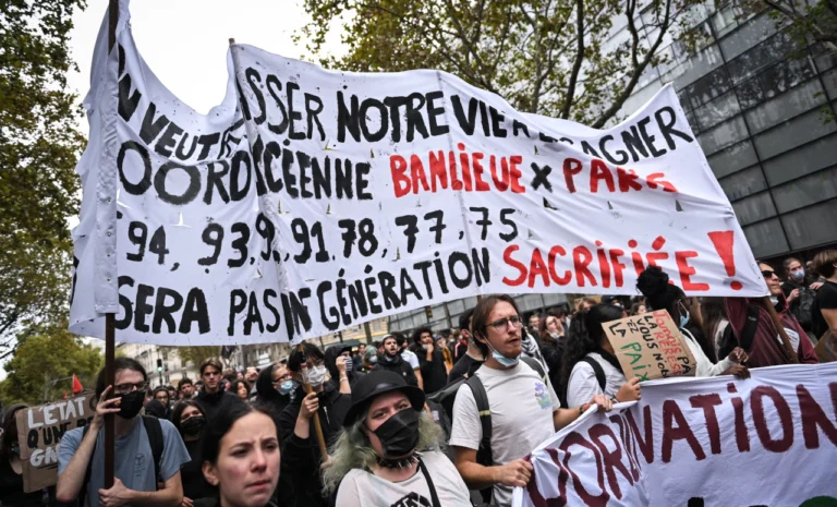 Policía francesa detiene a 61 personas durante protestas en París