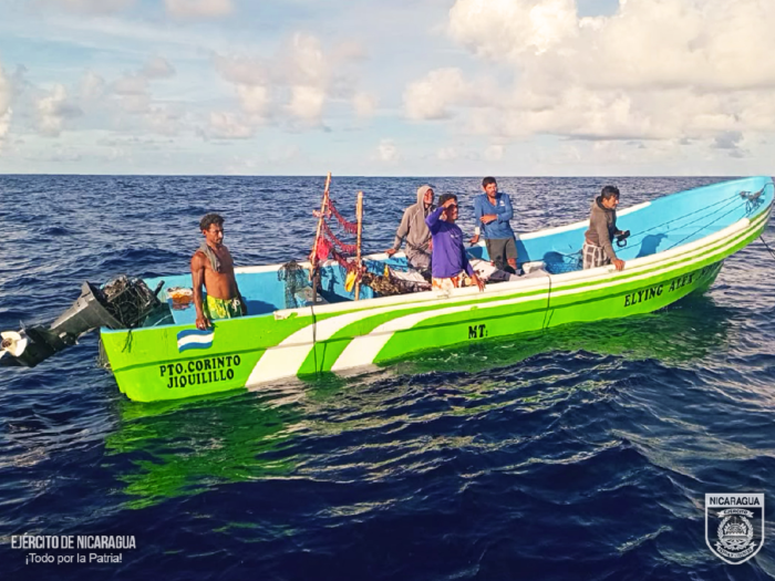 Rescatan con vida a cinco pescadores nicaragüenses desaparecidos en aguas del Pacífico