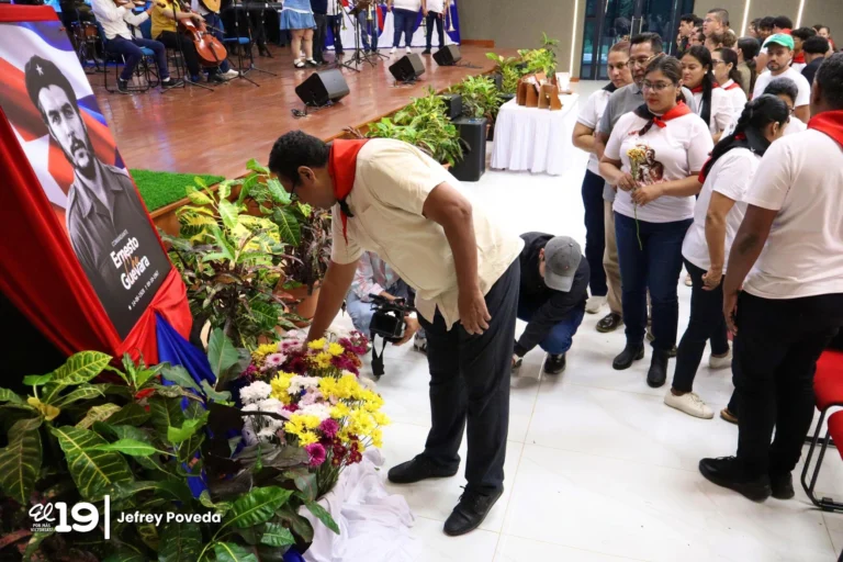 Conmemoran al guerrillero revolucionario Ernesto “Che” Guevara