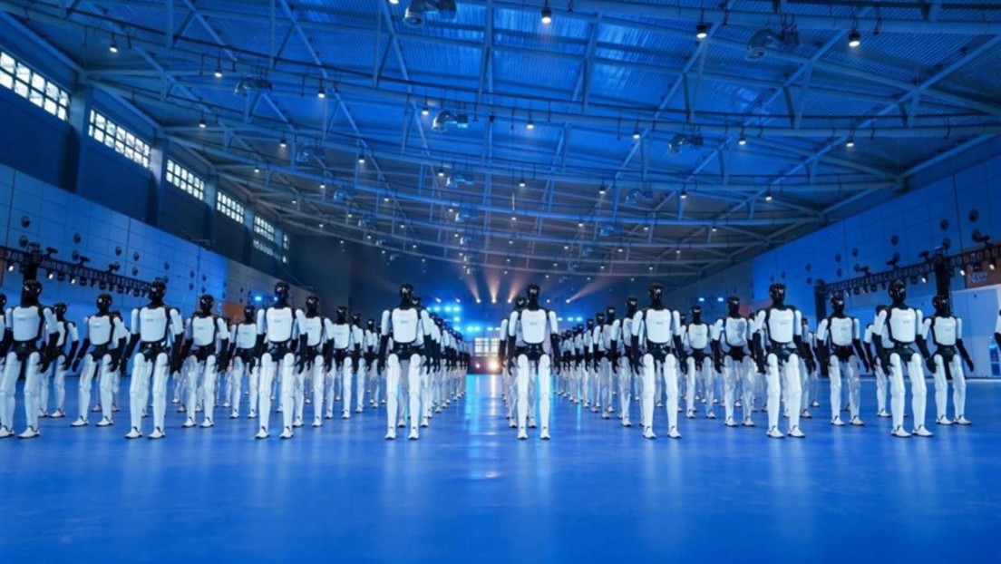 ¡Bailarines del futuro! 110 robots humanoides rompen récord Guinness en China