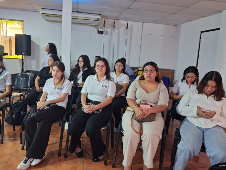 Universitarios participan en Conversatorio sobre Benjamín Zeledón