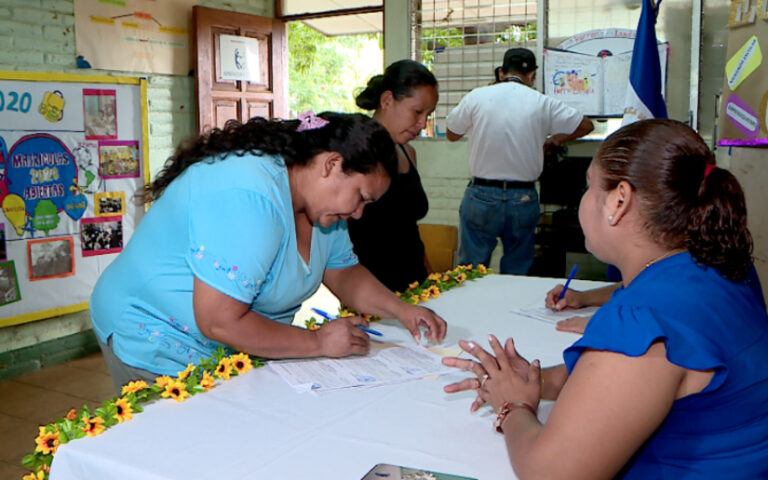 Copresidenta del país informa sobre temas educativos