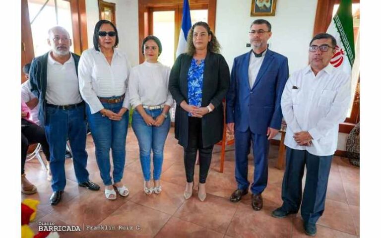 Representación del GRUN firma Libro de Condolencias en la Embajada de Irán