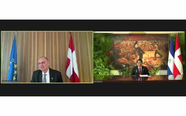 Embajador de Dinamarca presenta Copias de Estilo