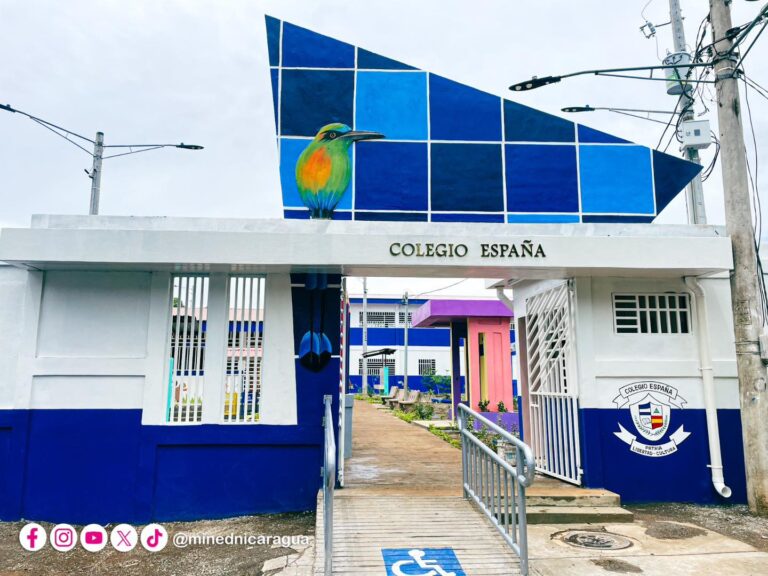 Inauguran obras de mejoramiento en el Colegio España