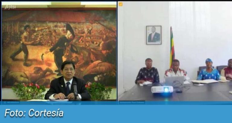 Embajador de Zimbabwe presenta Copias de Estilo a canciller de Nicaragua