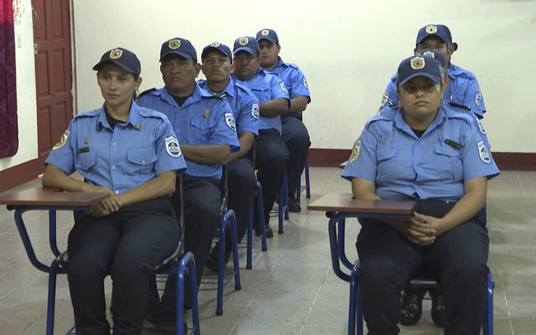 Capacitan a bomberos para investigar las causas de los incendios