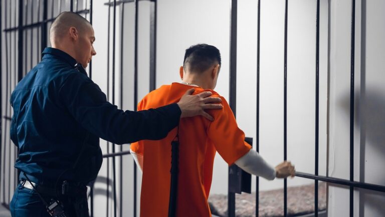 Aprueban ley que autoriza la castración química voluntaria a violadores