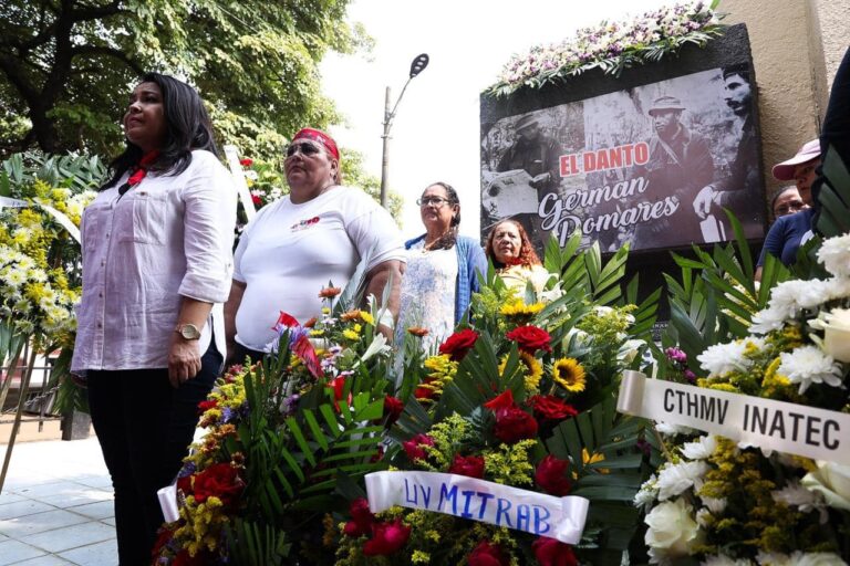 Parlamentarios rinden homenaje a Germán Pomares