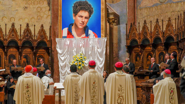 Iglesia Católica canonizará a primer “santo milenial”