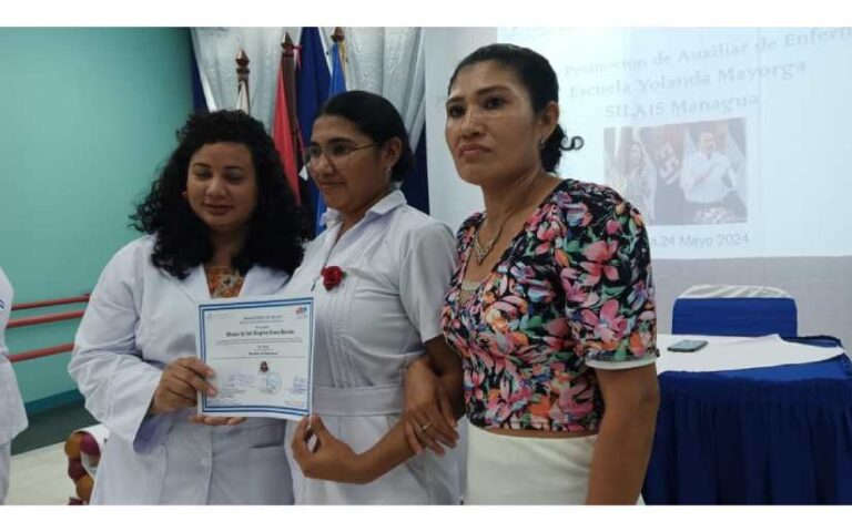 Certifican a 39 nuevos enfermeros auxiliares que brindaran sus servicios al pueblo