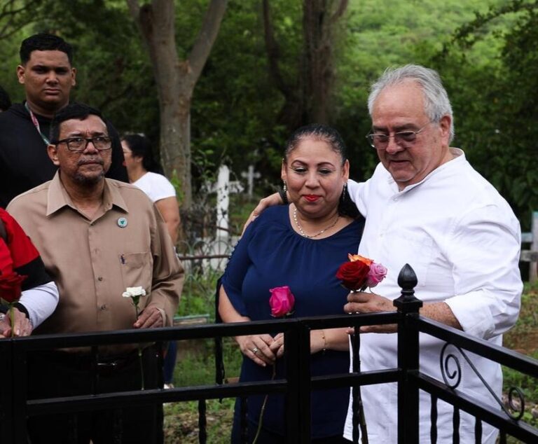 Rinden homenaje a Silvia Ferrufino quien ofrendó su vida tras una huelga de hambre