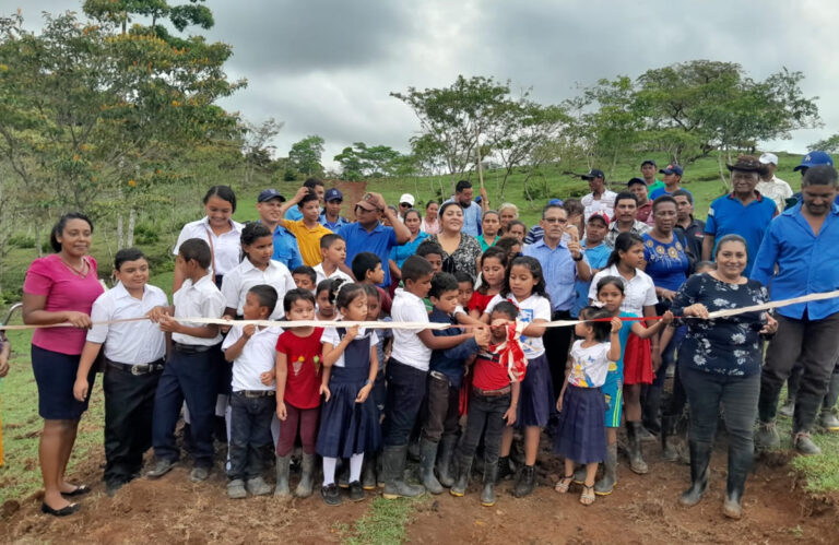 Inauguran 5 kilómetros de camino en Boquita de Silva