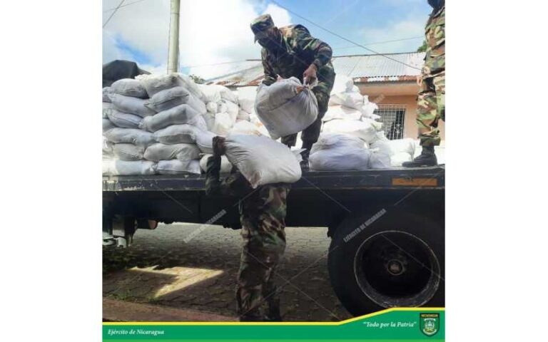 Ejército de Nicaragua informa sobre descargue de paquetes alimenticios