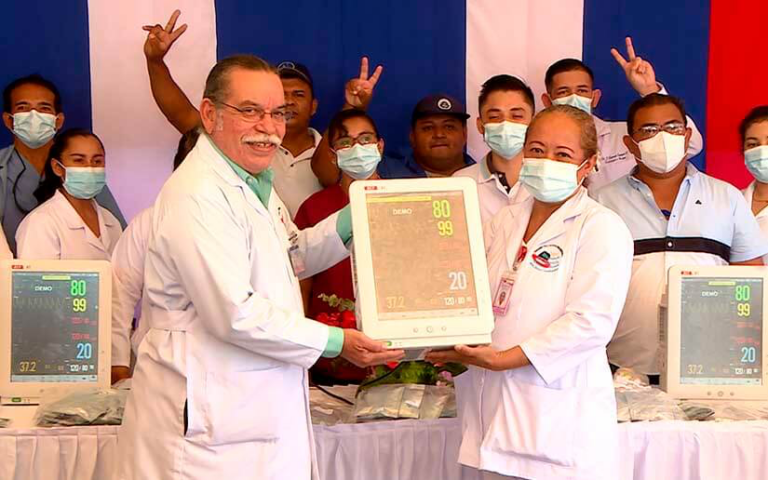 Entregan monitores de signos vitales a hospitales del país 