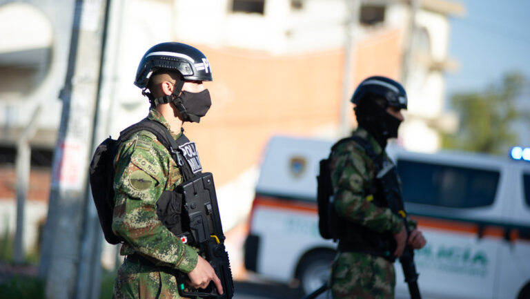 Grupo armado asesina a 5 personas en Colombia