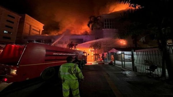 Mueren 30 personas en incendio en un hotel en Tailandia