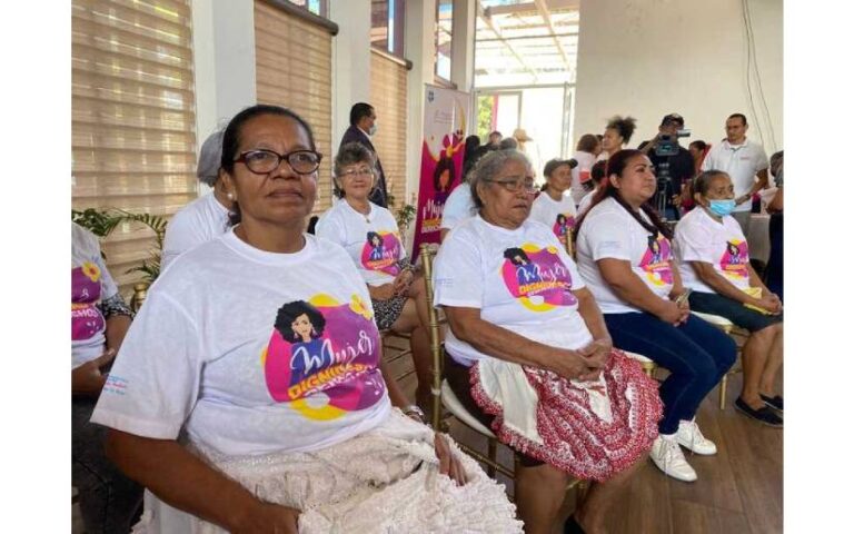 Presentan ideas de actividades a realizarse en el Día de la Mujer