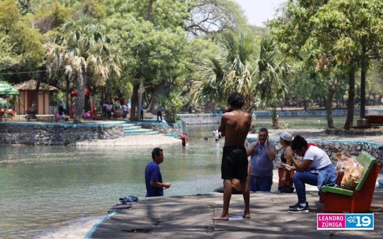 Familias disfrutan del verano en El Trapiche