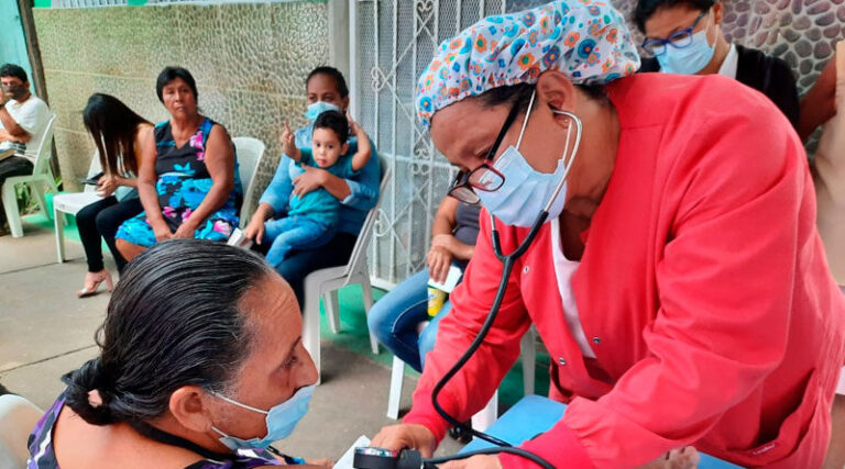 Feria de Salud llega al barrio Altagracia