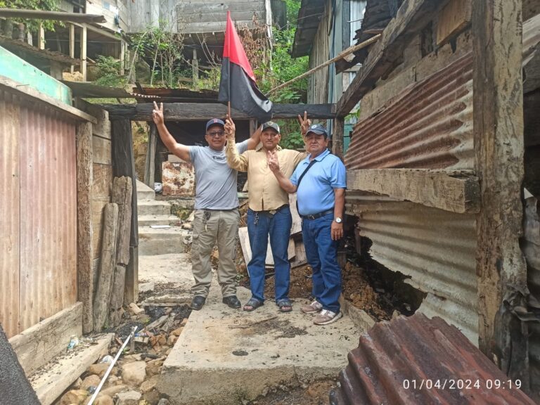 Entregan sitios para el inicio de construcción de dos viviendas en Bonanza