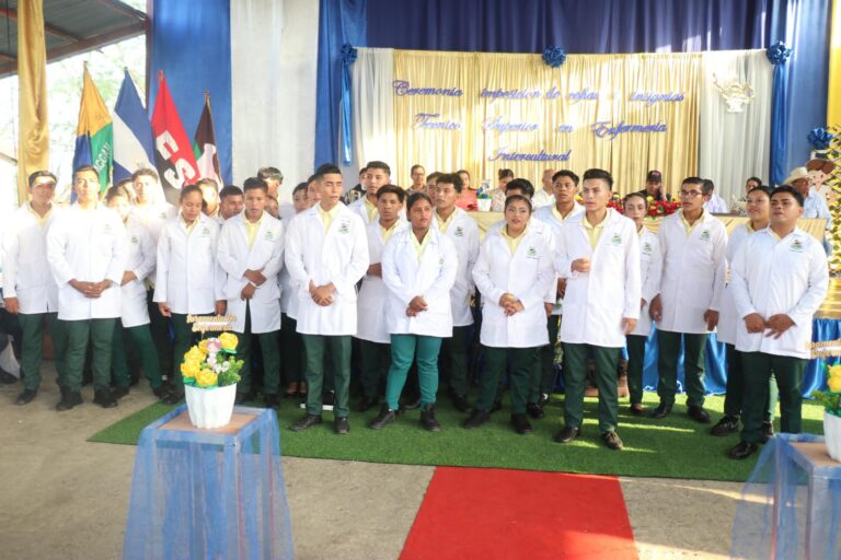 Enfermeros y enfermeras de Las Minas inician sus prácticas profesionales