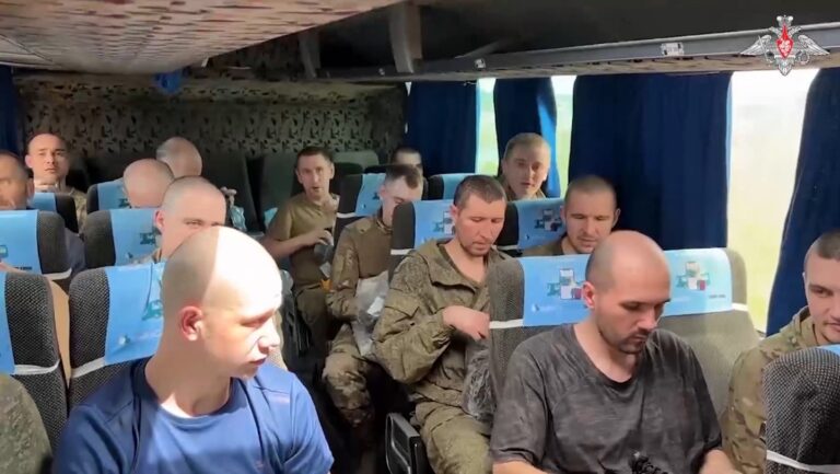 Rusia y Ucrania intercambian 150 prisioneros